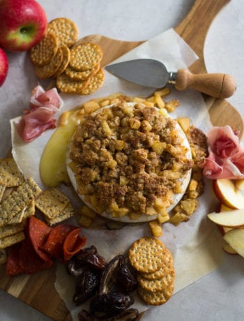 Apple Crisp Baked Brie | Sarcastic Cooking #holiday #appetizer #thanksgiving #bakedbrie