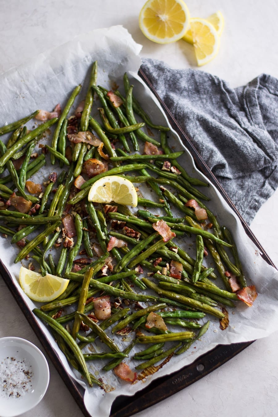 Roasted Green Beans with Bacon and Pecans | Sarcastic Cooking #thanksgiving #side #vegetable